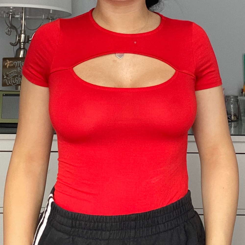 Short sleeve red cutout bodysuit!!